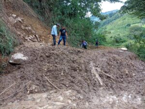 Varios municipios del Tolima declarados en alerta amarilla y roja por posibles deslizamientos de tierra - A La Luz Pública 3
