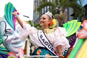 Ibaguereños y colombianos se gozaron el regreso del Desfile Nacional e Internacional del Folclor - A La Luz Pública 1