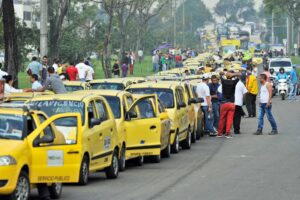 Tras mesa de diálogo entre el Ministerio de Transporte y el gremio taxista se levantó paro 1